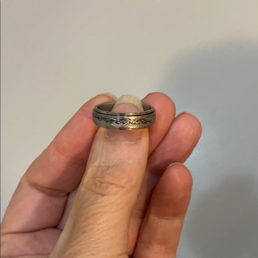 The outer part of this ring spins
